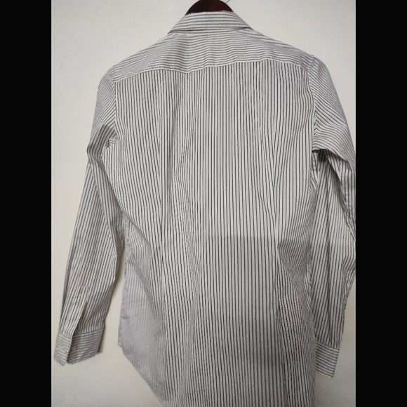 Uniqlo Stripe Shirt 🤍 - Picture 6 of 10